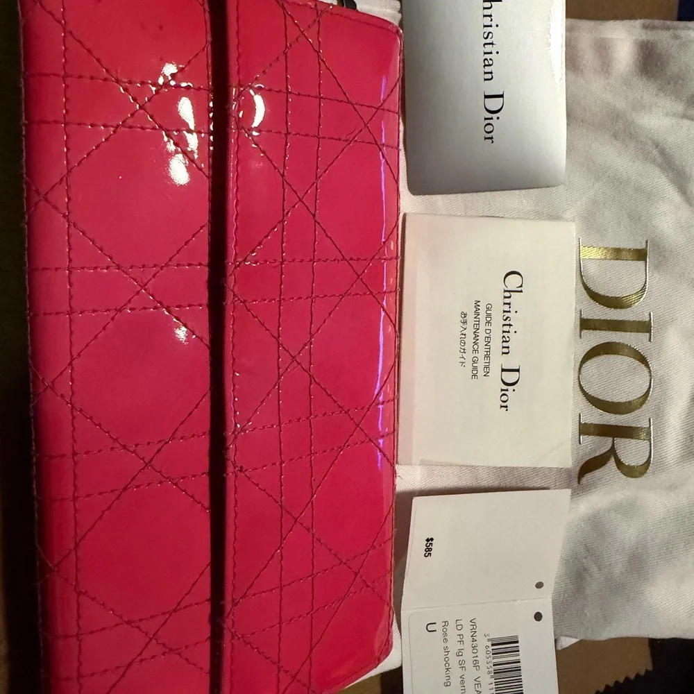 Dior comes dust